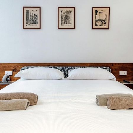 Suite Lo Storico - The House Of Travelers Como Buitenkant foto