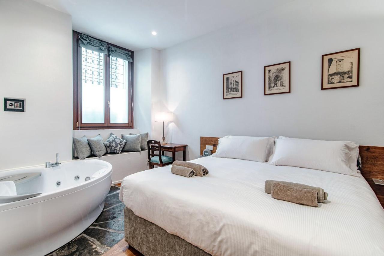 Suite Lo Storico - The House Of Travelers Como Buitenkant foto