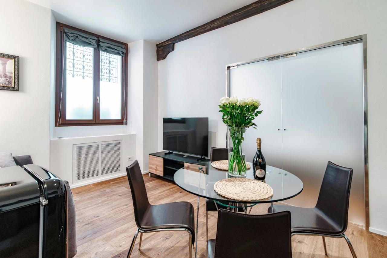 Suite Lo Storico - The House Of Travelers Como Buitenkant foto
