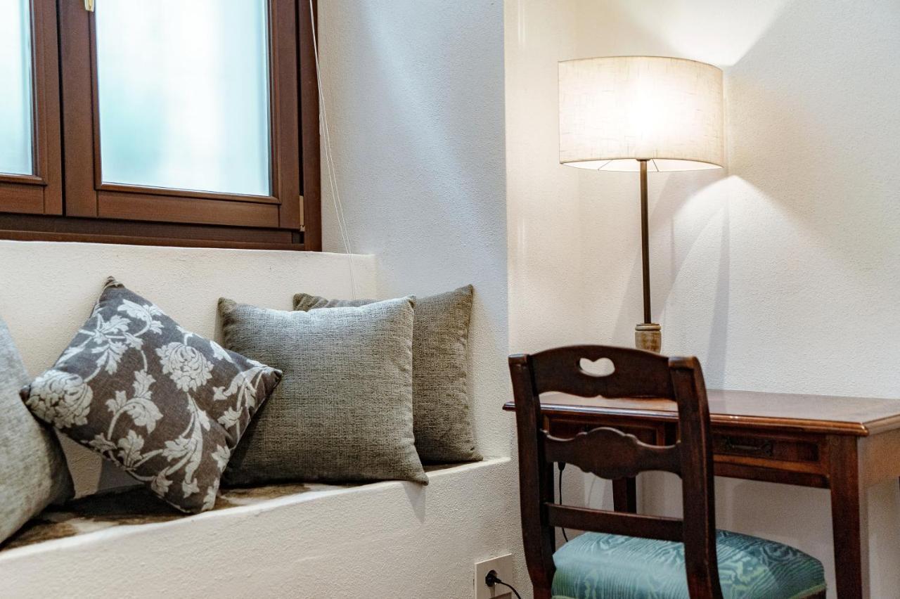 Suite Lo Storico - The House Of Travelers Como Buitenkant foto