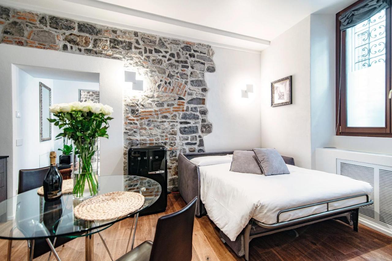 Suite Lo Storico - The House Of Travelers Como Buitenkant foto